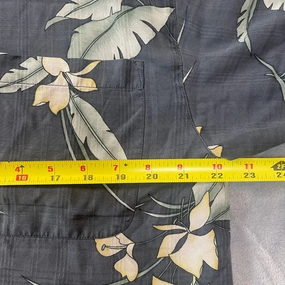 Tommy Bahama Mens Short Sleeve Button Up Shirt Size L Floral Print Palm Tree - Picture 2 of 6